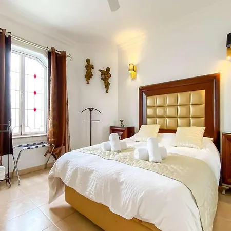 Autre Chose Vila